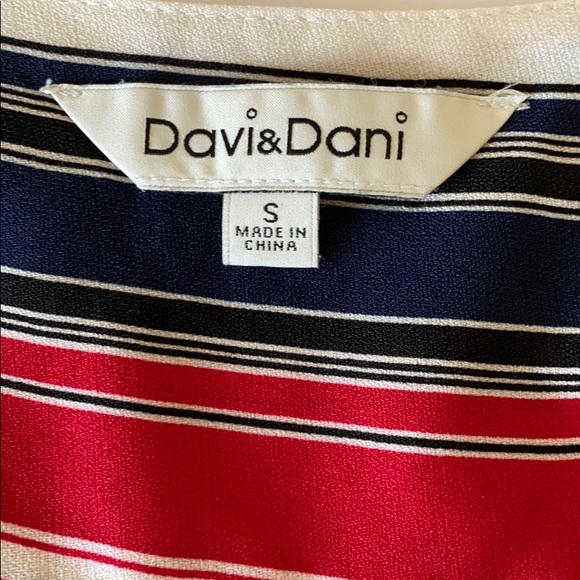 Davi & Dani Tie Front Blouse - Picture 2 of 4